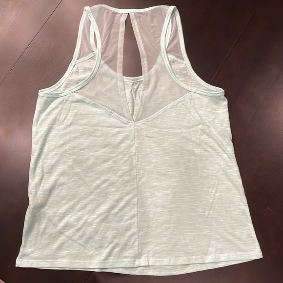 NWoT pale green/mint workout top XS - Picture 3 of 5
